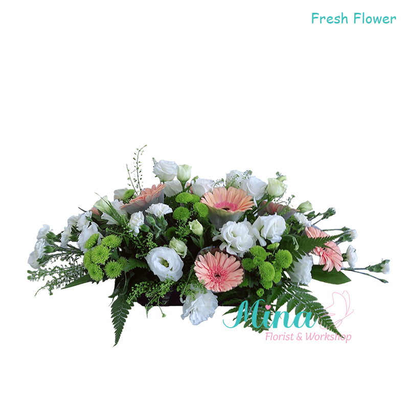 Table flower arrangement